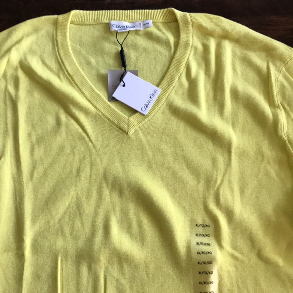 Calvin Klein Sweater - Picture 1 of 3